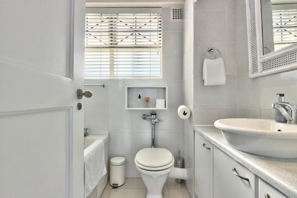 Cascades Sunny With Views Cape Town